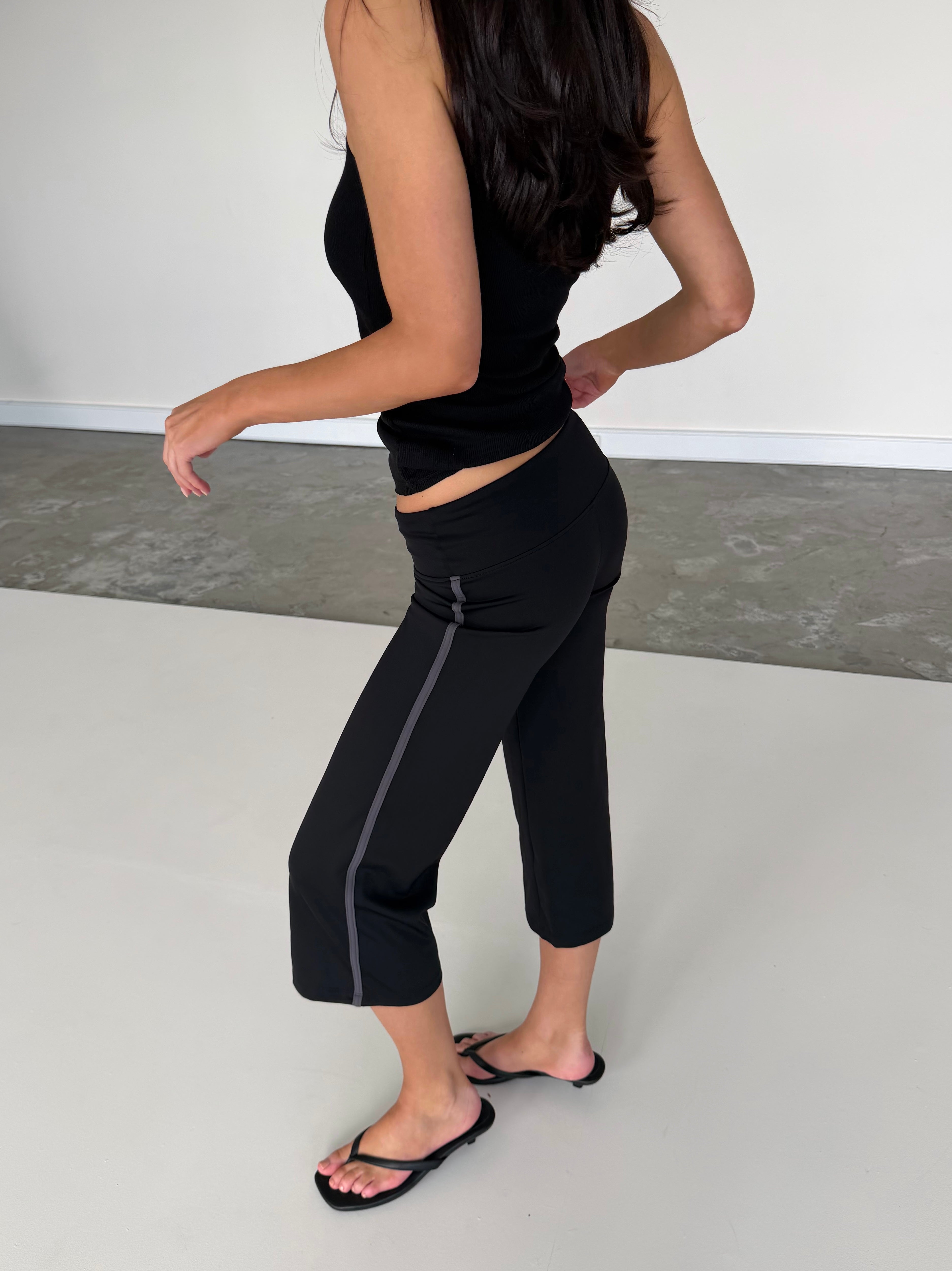 Signature Capri - Black – Other Normal